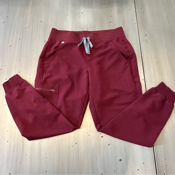 Figs Burgundy Zamora Jogger Scrub Pants Women’s Size Small Petite - Picture 2 of 5